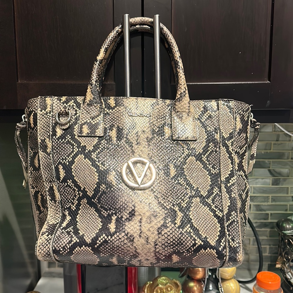 V VALENTINO CHARMON PYTHON PRINT TOTE
BAG EUC